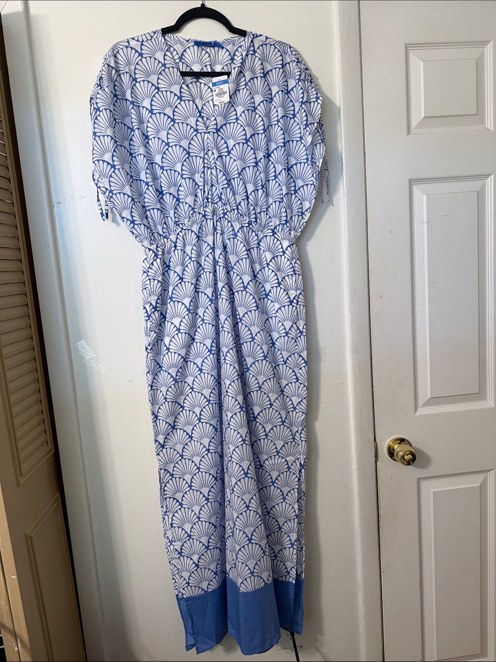 J. McLaughlin Blue and White Fan-Print Maxi Dress with Blue Hem